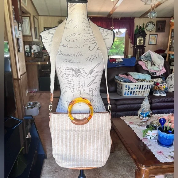 HOBO Sheila Bucket - Natural Straw bucket bag. - Picture 17 of 17